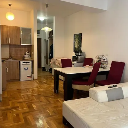 Club House Apartment With Garden And Pool