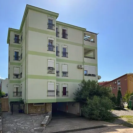 Club House Apartment With Garden And Pool *