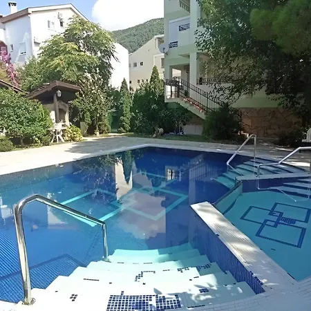 Club House Apartment With Garden And Pool
