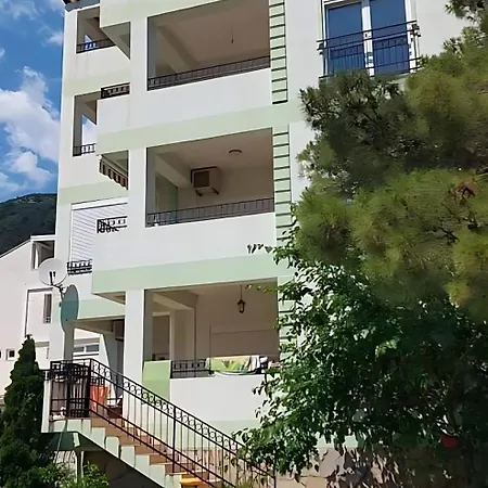 Club House Apartment With Garden And Pool Budva